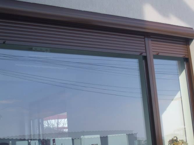 Rulou elvial cu divizarea covorului de lamele